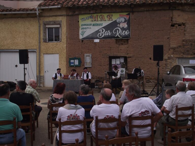 Actuación en Coomonte de ‘Folk de Filandón’